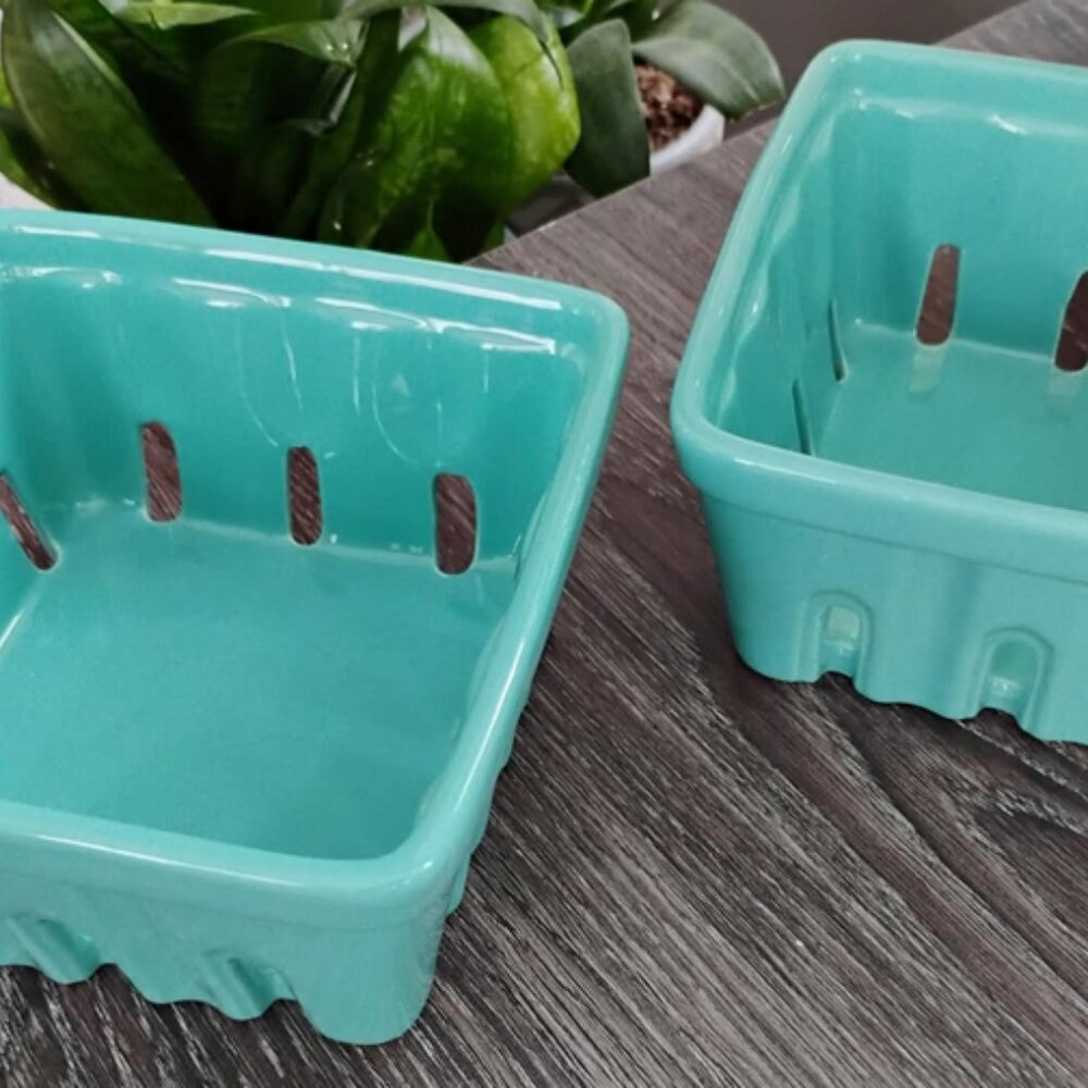 2 Ceramic Berry Baskets - Picture 6 of 8